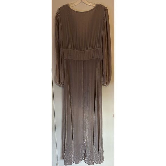 SLEEPING WITH JACQUES
Francoise gathered velvet robe/ Dress in Platinum Size M - Picture 10 of 12